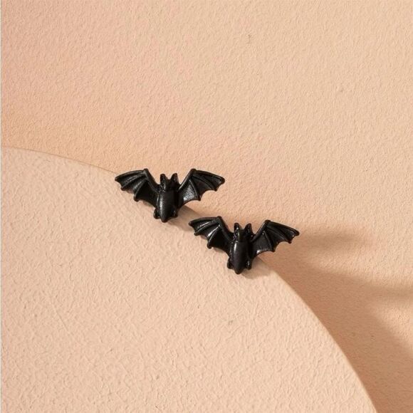 Black Bat Halloween Stud Earrings - Picture 1 of 3